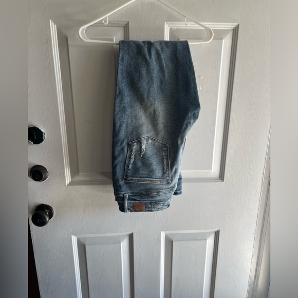 BNWOT Judy Blue Super Distressed Straight Fit Jeans - Picture 6 of 10